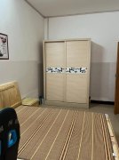 百合园一巷136号有单间出租，内有席梦思床等