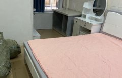 百合园一巷136号有单间出租，内有席梦思床等