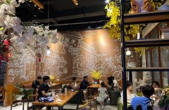 整体转让古城电影院一楼茶餐厅，面积115平方米，价格面议