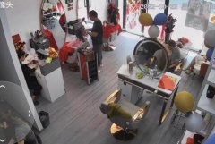 转让广场二路理发店,也可空铺转让,接手即可经营! 转让广场二路理发店,也可空铺转让,接手即可经营!