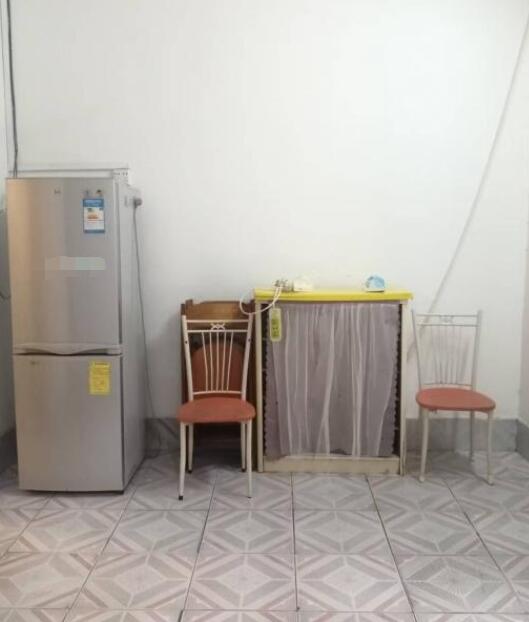 森林中心城对面单位房2房1厅 1楼 租金900元 森林中心城对面单位房2房1厅 1楼 租金900元