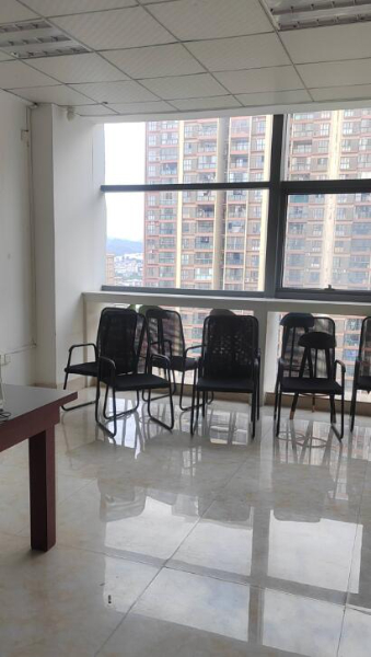 龙景大道新环球写字楼招租,100平米精装修 龙景大道新环球写字楼招租,100平米精装修