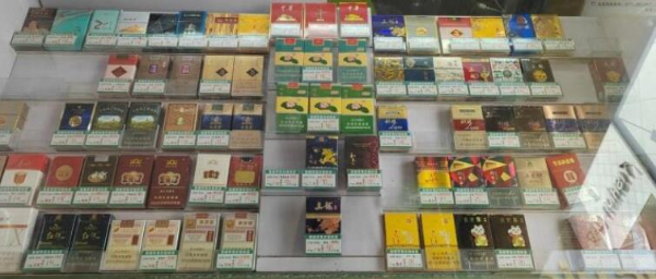 临街便利店6.8w转让有烟证,月租金2600 临街便利店6.8w转让有烟证,月租金2600