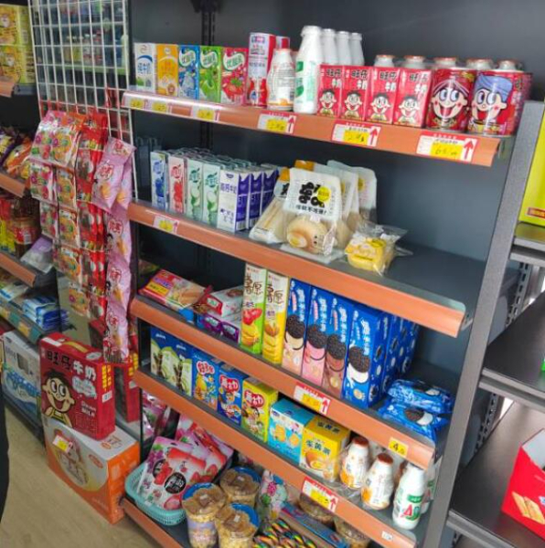 临街便利店6.8w转让有烟证,月租金2600 临街便利店6.8w转让有烟证,月租金2600