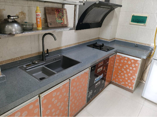 百色市右江区城东路龙旺花园,三房两厅一卫招租 百色市右江区城东路龙旺花园,三房两厅一卫招租