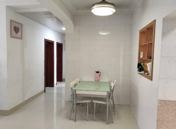 百色市右江区城东路龙旺花园,三房两厅一卫招租 百色市右江区城东路龙旺花园,三房两厅一卫招租