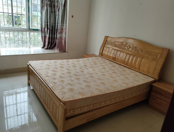 百色市右江区城东路龙旺花园,三房两厅一卫招租 百色市右江区城东路龙旺花园,三房两厅一卫招租