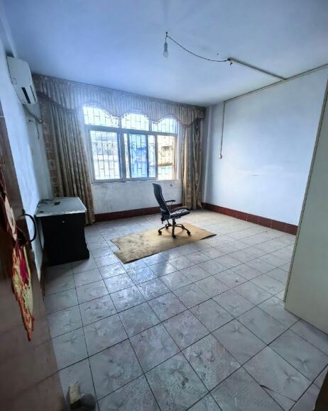 卫生监督所住宅小区3室 2厅 1卫18万元 卫生监督所住宅小区3室 2厅 1卫18万元