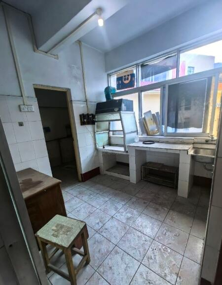 卫生监督所住宅小区3室 2厅 1卫18万元 卫生监督所住宅小区3室 2厅 1卫18万元