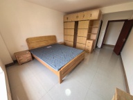 矿机小区三房两厅两卫133平米招租