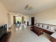 矿机小区三房两厅两卫133平米招租