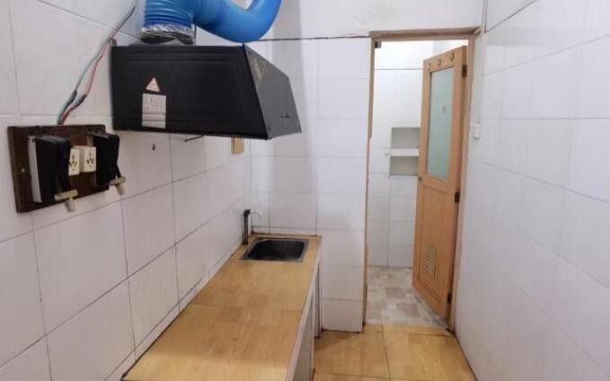 百色市中心东风菜市住宅小区,有单间、一房一厅配套出租 百色市中心东风菜市住宅小区,有单间、一房一厅配套出租