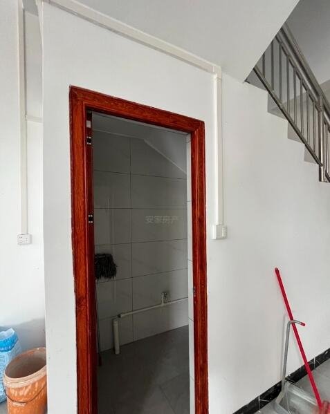 廖家自建房一二层(七小旁边)4室 1厅 6卫3500元/月 廖家自建房一二层(七小旁边)4室 1厅 6卫3500元/月