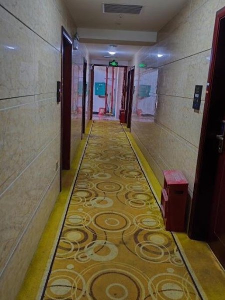 右江电梯房单间出租 右江电梯房单间出租