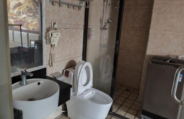 右江电梯房单间出租 右江电梯房单间出租