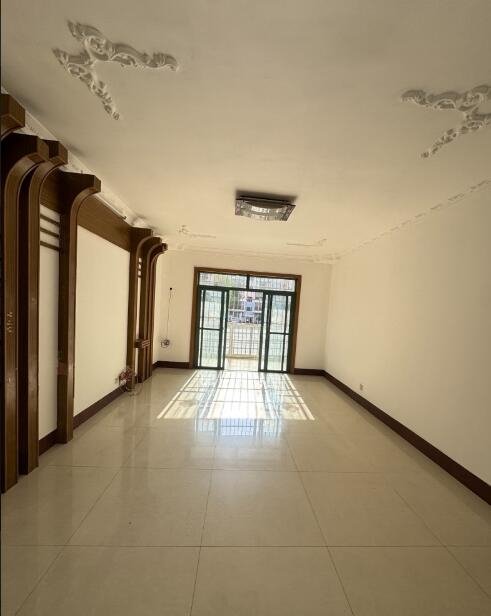 阳光一期3室 2厅 2卫26.8万元 阳光一期3室 2厅 2卫26.8万元