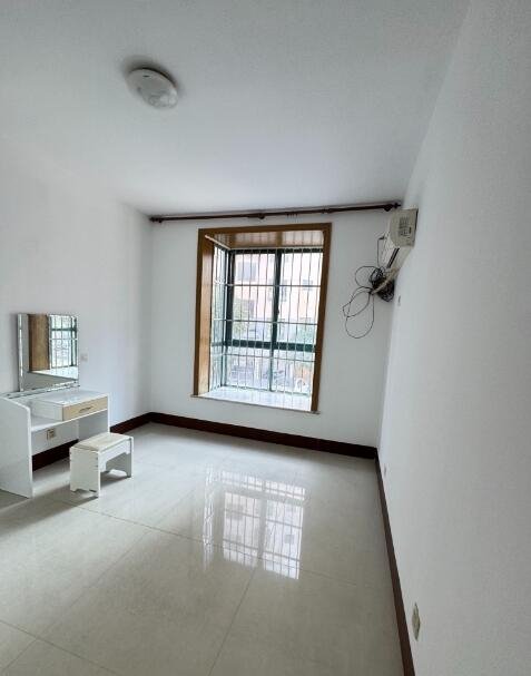 阳光一期3室 2厅 2卫26.8万元 阳光一期3室 2厅 2卫26.8万元