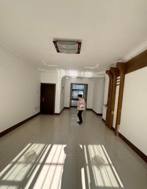 阳光一期3室 2厅 2卫26.8万元 阳光一期3室 2厅 2卫26.8万元