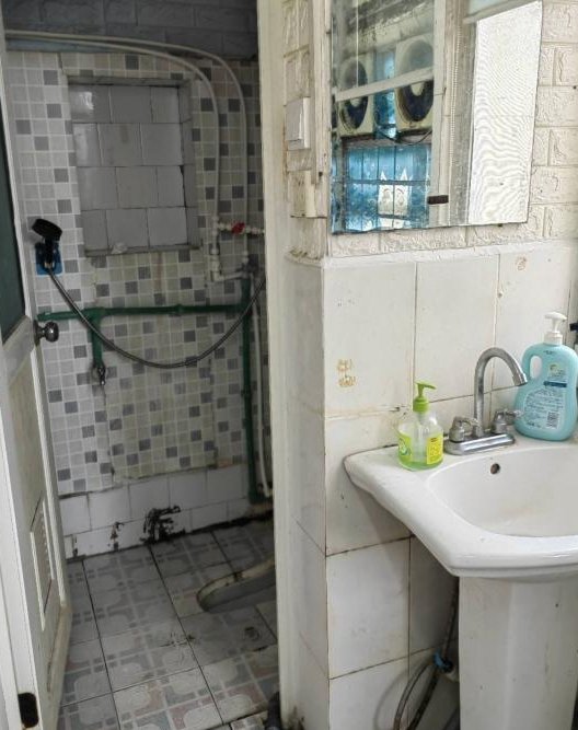 右江区政府大院10栋3单元5楼两房一厅56㎡房子出售 右江区政府大院10栋3单元5楼两房一厅56㎡房子出售