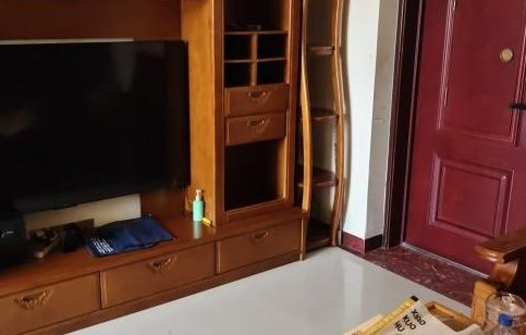 三房两厅一卫带家具出租 三房两厅一卫带家具出租