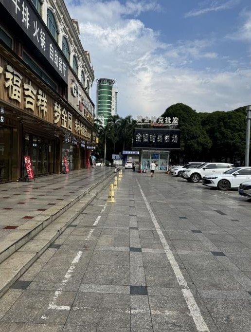 服装店招租转让 铺面96元有独立卫生间和仓库 服装店招租转让 铺面96元有独立卫生间和仓库